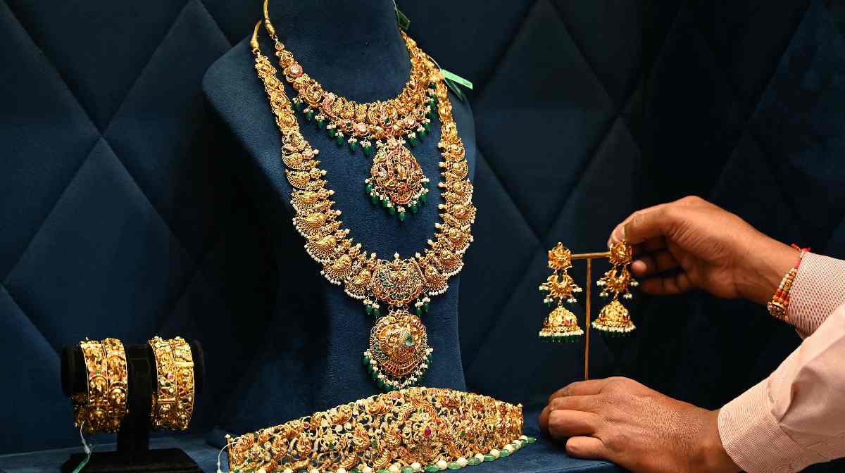 gold-jewellery-n