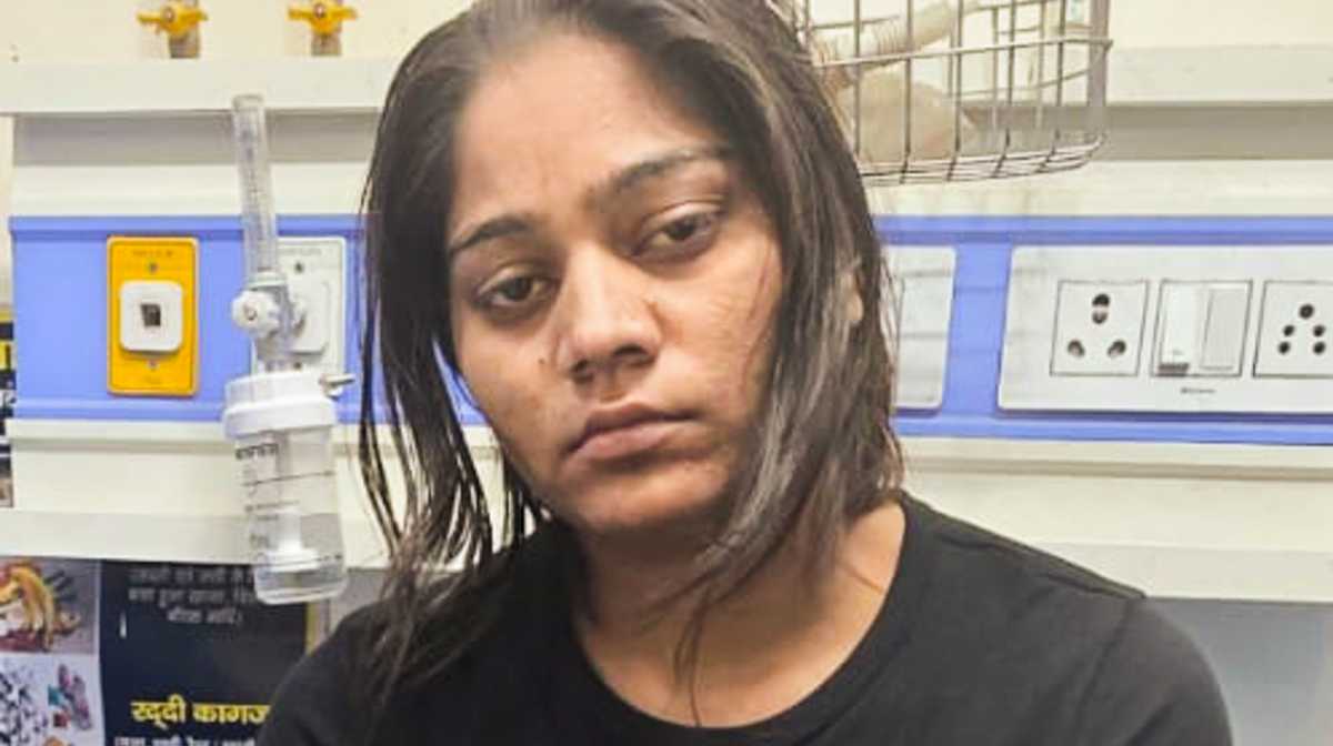 Ghazipur: Sonam Raghuvanshi, the Indore woman accused of plotting her husband s murder during their honeymoon in Meghalaya, at a hospital for a medical check-up after being found at a dhaba, in Ghazipur, Monday, June 9, 2025. (PTI Photo) (PTI06_09_2025_000035B)