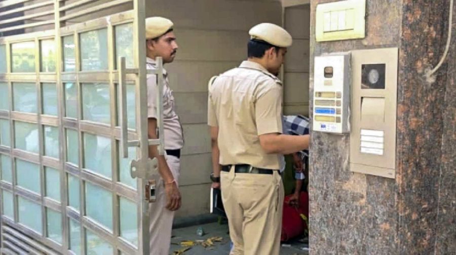 income-tax-officer-daughter-murdered-delhi-amar-colony