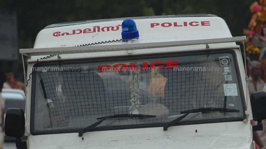 KOLLAM 2007 AUGUST 28 : Mahindra Invader vehicle to Kerala police   @ JOSEKUTTY PANACKAL 


KEYWORDS : NEW JEEP POLICE INVADER KERALA 