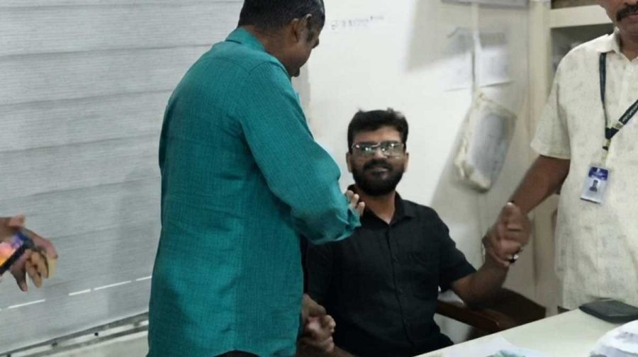 thiruvananthapuram-muttathara-village-assistant-arrested-vigilance-bribe-land-conversion