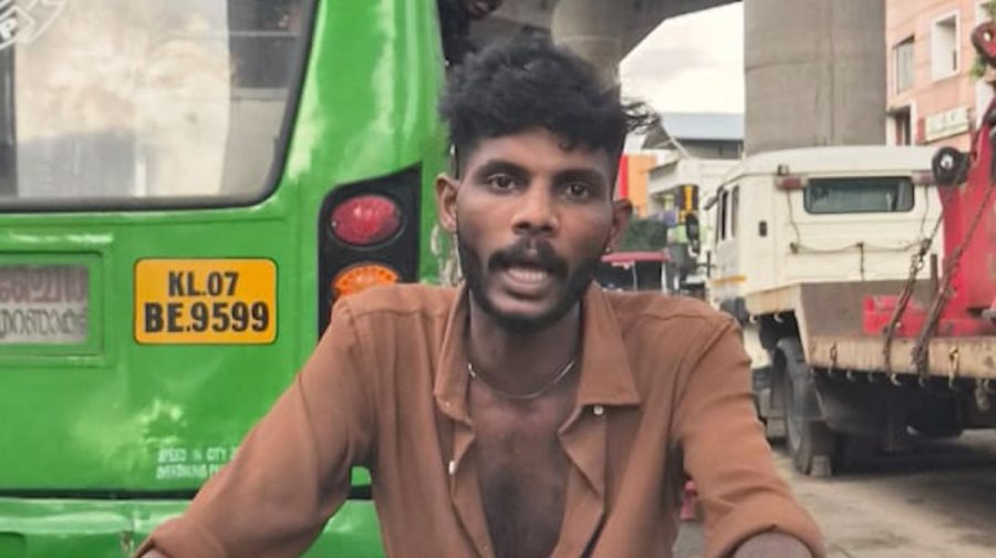kochi-bus-cleaner-ansar-04