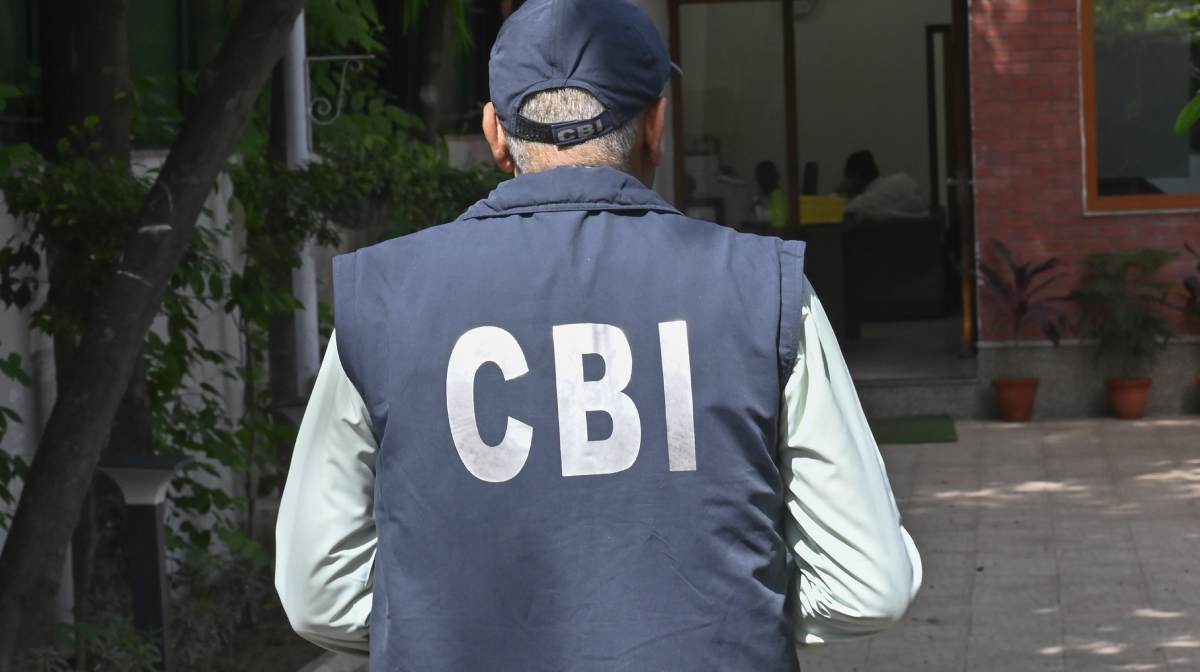 New Delhi: A Central Bureau of Investigation (CBI) official during a raid at the residence of Delhi Deputy Chief Minister Manish Sisodia in connection with alleged irregularities in Delhi Excise Policy, in New Delhi, Friday, Aug. 19, 2022. The CBI carried out searches at over 10 locations in Delhi-NCR. (PTI Photo/Ravi Choudhary)(PTI08_19_2022_000053A)