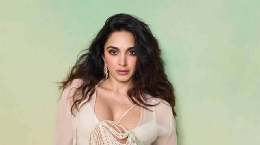 fan-tried-to-hugkiara-advani