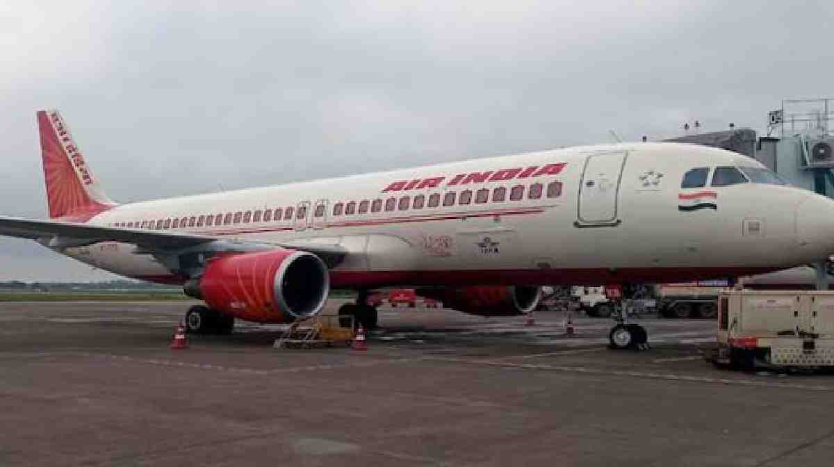 air-india-pilot-collapses-before-flight