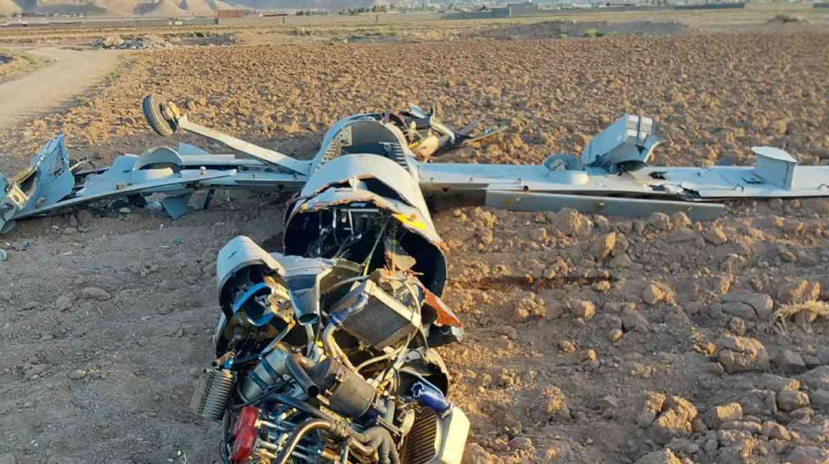 A destroyed drone, which the Iranian Army says belongs to Israel, is seen in Isfahan, Iran, in this handout image obtained on June 18, 2025. Iranian Army/WANA (West Asia News Agency)/Handout via REUTERS ATTENTION EDITORS - THIS PICTURE WAS PROVIDED BY A THIRD PARTY.     TPX IMAGES OF THE DAY     