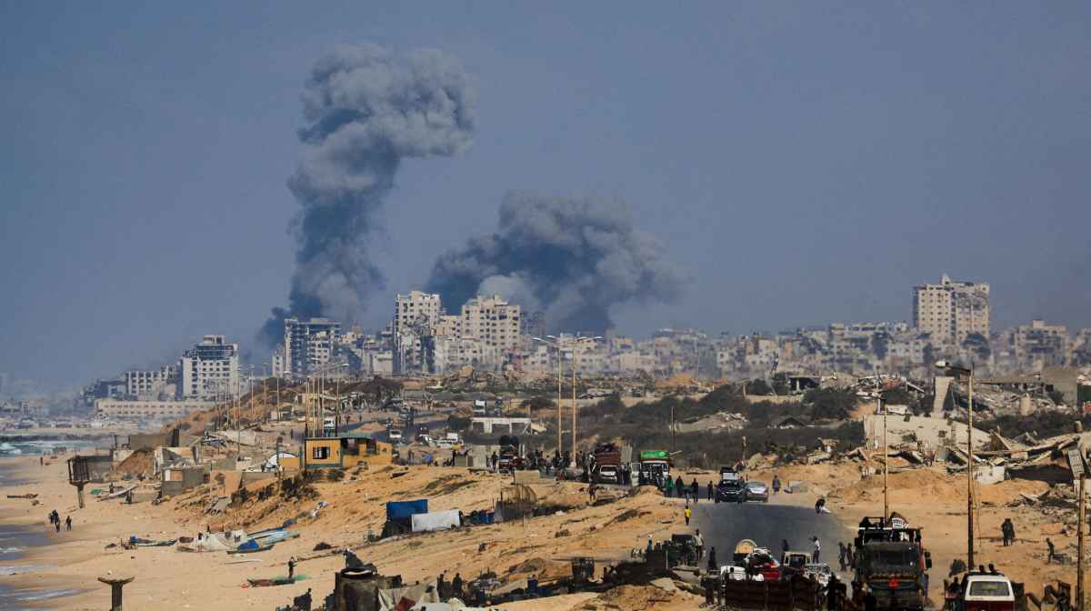 Smoke rises during an Israeli military operation in Gaza City, as seen from the central Gaza Strip, September 28, 2025. REUTERS/Dawoud Abu Alkas     TPX IMAGES OF THE DAY     