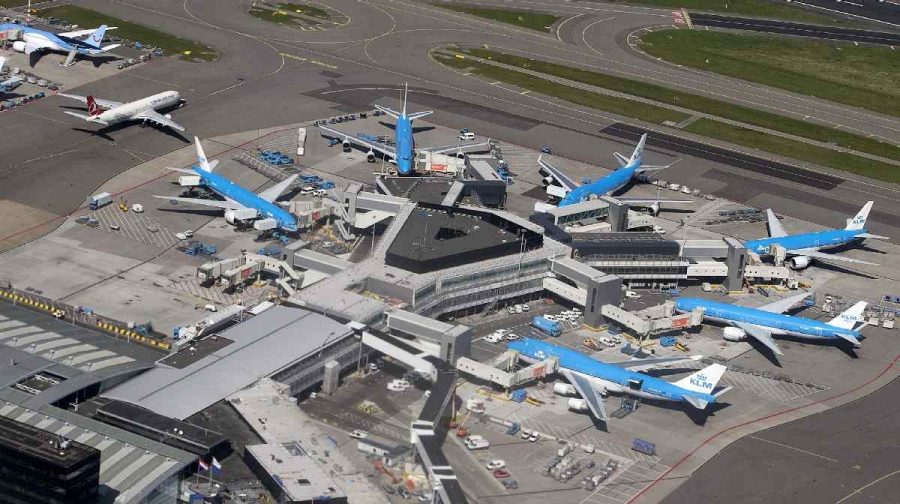 FILE PHOTO: KLM aircraft are seen on the tarmac at Schipol airport near Amsterdam April 15, 2015. REUTERS/Yves Herman/File Photo