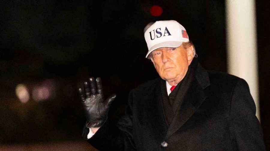 US President Donald Trump waves as he walks from Marine One after arriving on the South Lawn of the White House, Tuesday, Jan. 27, 2026, in Washington. (AP Photo/Alex Brandon)
