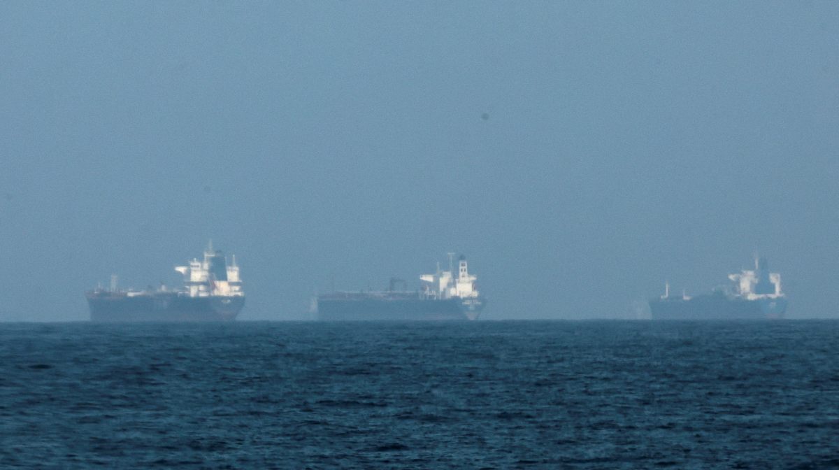 FILE PHOTO: Tankers are seen off the coast of the Fujairah, as Iran vows to close the Strait of Hormuz, amid the U.S.-Israel conflict with Iran, in Fujairah, United Arab Emirates, March 3, 2026. REUTERS/Amr Alfiky/File Photo