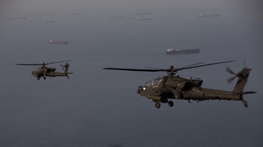 ഹോര്‍മുസില്‍ പരിശോധന നടക്കുന്ന യു.എസ് നേവിയുടെ ഹെലികോപ്ടറുകള്‍. 