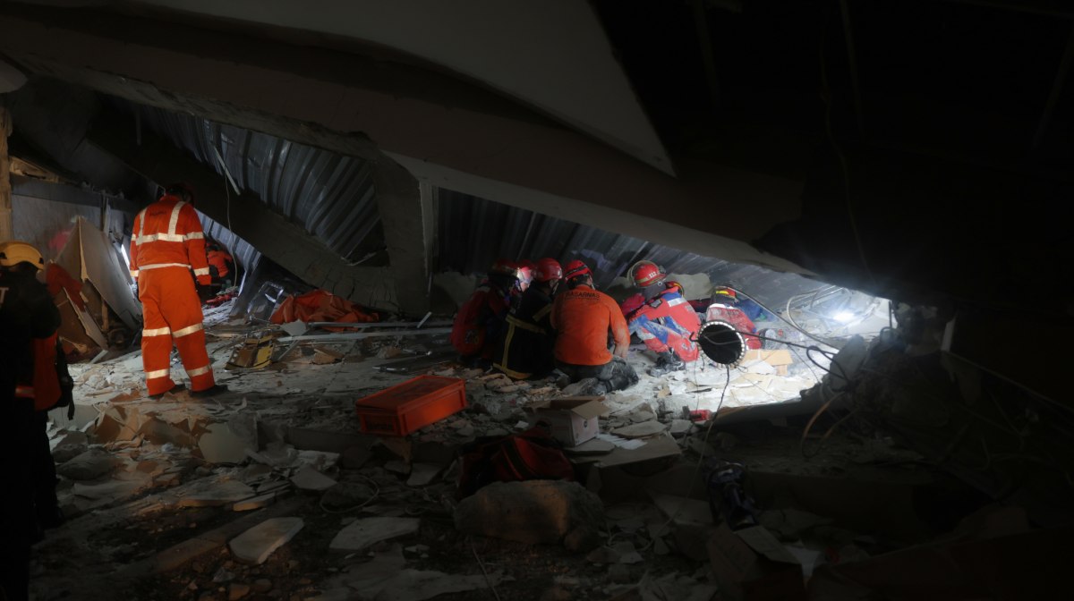 Rescuers search for survivors after a building collapsed at an Islamic boarding school, in Sidoarjo, East Java, Indonesia, Monday, Sept. 29, 2025. AP/PTI(AP09_30_2025_000017B)