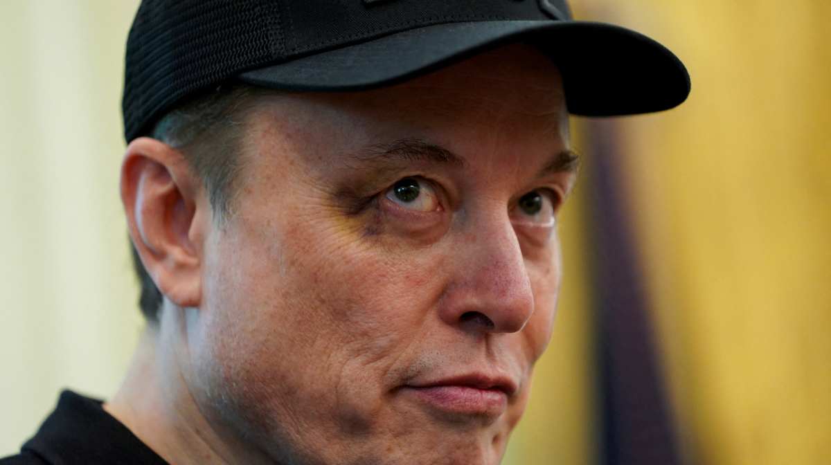 FILE PHOTO: Elon Musk is seen with a bruised eye that Musk claimed he received at the hands of his son, X Æ A-12, as he attends a press conference with U.S. President Donald Trump in the Oval Office at the White House in Washington, D.C., U.S., May 30, 2025. REUTERS/Nathan Howard/File Photo