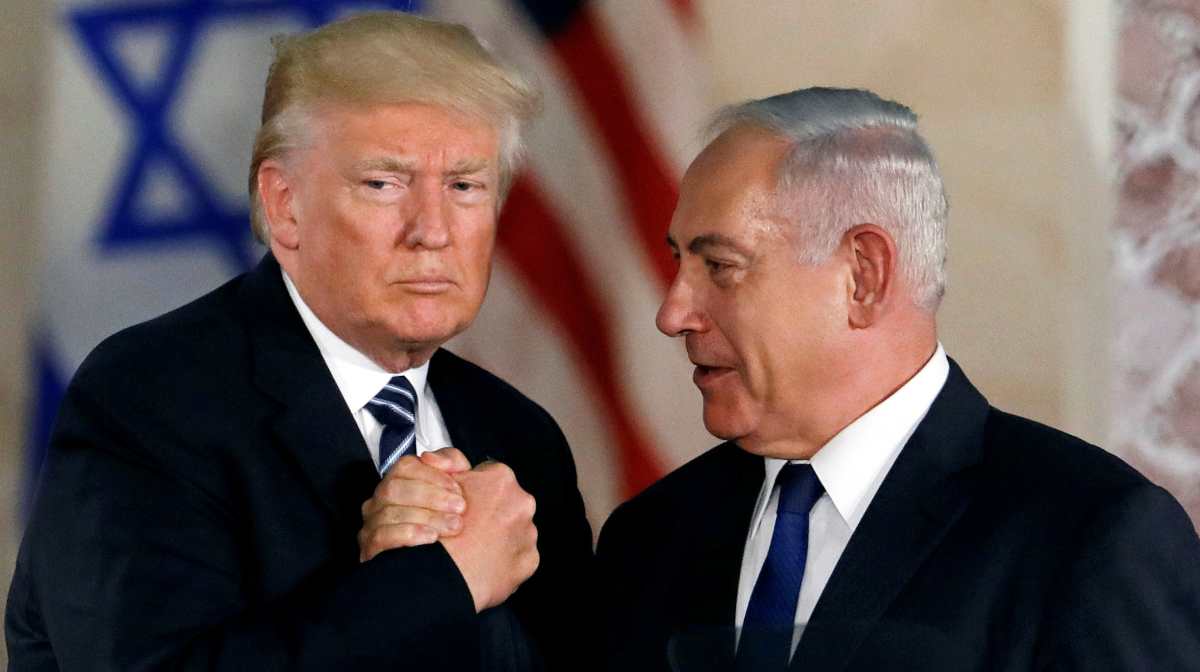 FILE PHOTO: U.S. President Donald Trump and Israeli Prime Minister Benjamin Netanyahu shake hands after Trump's address at the Israel Museum in Jerusalem May 23, 2017. REUTERS/Ronen Zvulun/File Photo