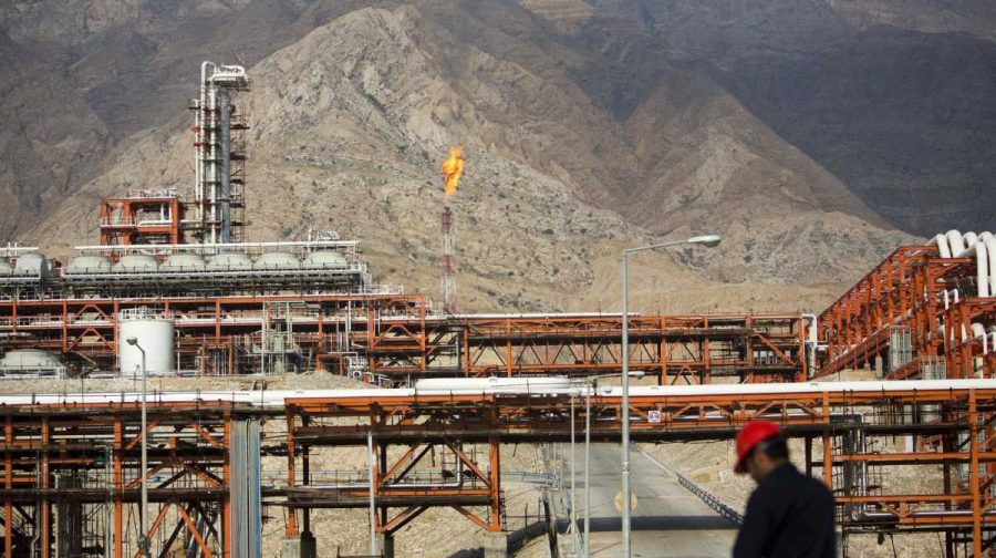 FILES) An Iranian man walks along the phase 15-16 of the South Pars gas field facilities in the southern Iranian port of Assaluyeh on the shore of the Gulf on January 22, 2014. Oil prices surged after Israeli strikes hit Iranian facilities at a major Gulf gas field on March 18, 2026, prompting Tehran to call for retaliatory strikes on energy infrastructure. The strikes hit the South Pars/North Dome mega-field, the largest known gas reserve in the world, supplying around 70 percent of Iran's domestic natural gas. (Photo by Behrouz MEHRI / AFP)