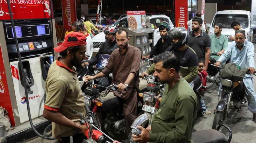 People wait for their turn to get fuel at a petrol station, amid the U.S. and Israeli conflict in Iran, in Karachi, Pakistan March 6, 2026. REUTERS/Akhtar Soomro