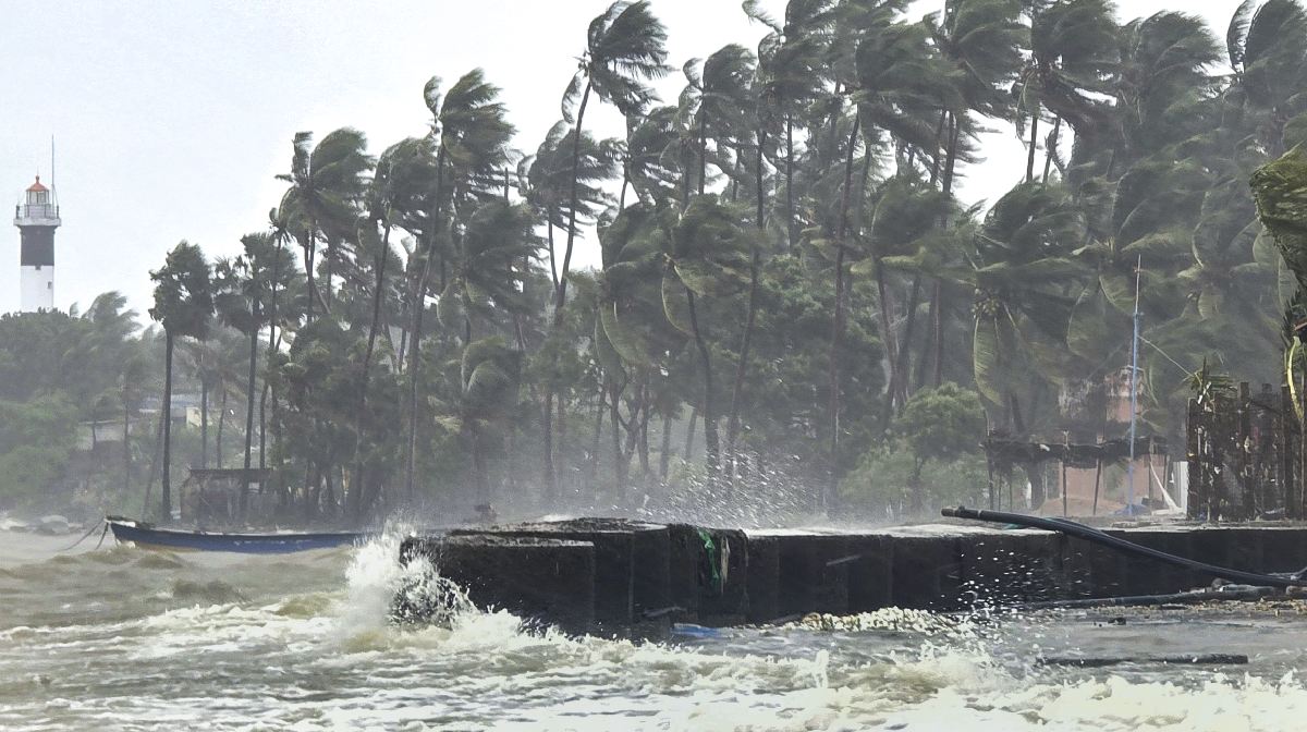 cyclone-ditwah-tamil-nadu-red-alert-coastal-districts