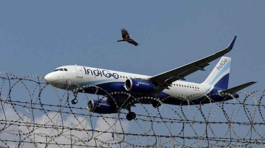 FILE PHOTO: FILE PHOTO: An IndiGo Airlines aircraft flies low as it prepares to land in Mumbai, India, October 22, 2025. REUTERS/Francis Mascarenhas/File Photo/File Photo