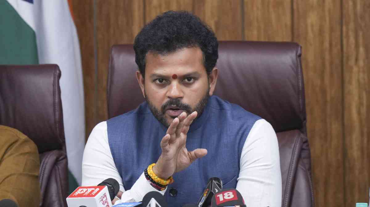 New Delhi: Civil Aviation Minister Rammohan Naidu with Minister of State for Civil Aviation Murlidhar Mohol and Ministry of Civil Aviation Secretary Samir Kumar Sinha addresses a press conference, in New Delhi, Saturday, June 14, 2025. (PTI Photo/Manvender Vashist Lav)(PTI06_14_2025_000111B)