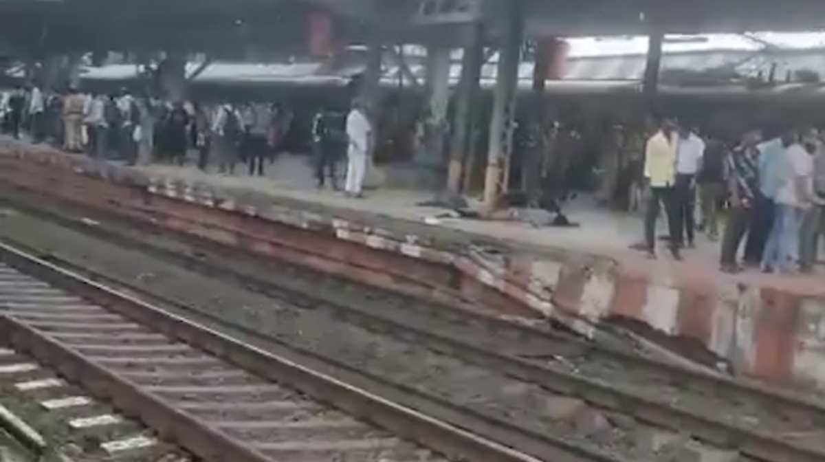 pushpak-express-mumbai