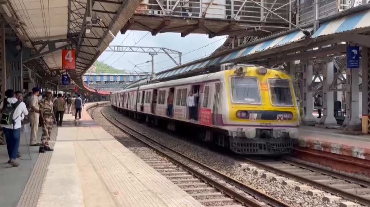 mumbai-local-train