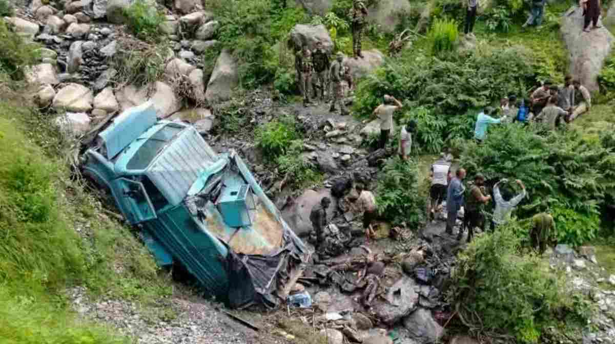 Udhampur: Rescue work underway after a vehicle carrying Central Reserve Police Force (CRPF) personnel skidded off the road and fell into a 'nallah', in Udhampur, Jammu and Kashmir, Thursday, Aug. 7, 2025. At least three CRPF personnel were killed and 15 others suffered injuries. (PTI Photo)(PTI08_07_2025_000088A)