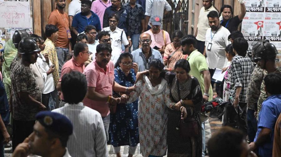 Relatives of Durga Puja Pandal stampede victims mourn in front of the emergency building of Calcutta Medical College and Hospital in Kolkata on October 16, 2026. At least 17 people were killed and two dozen more injured on October 17 in eastern India after a stampede that was likely caused by sudden rainfall during a Hindu religious gathering, officials said. (Photo by AFP)
