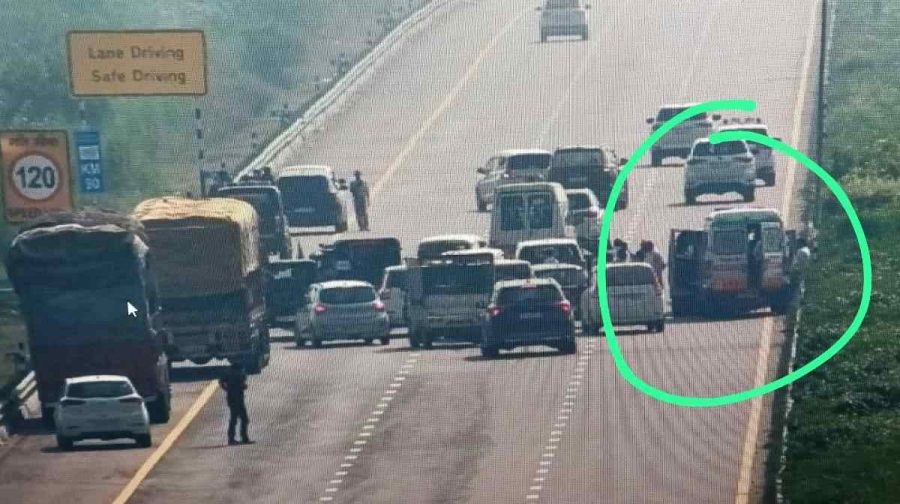 rahul-gandhi-convoy-accident
