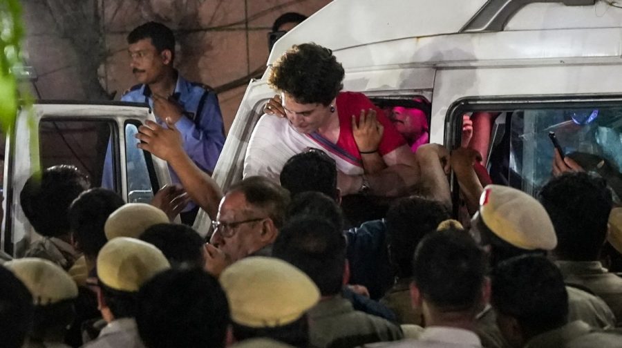 rahul-gandhi-priyanka-gandhi-kingsway-camp-delhi-police-protest