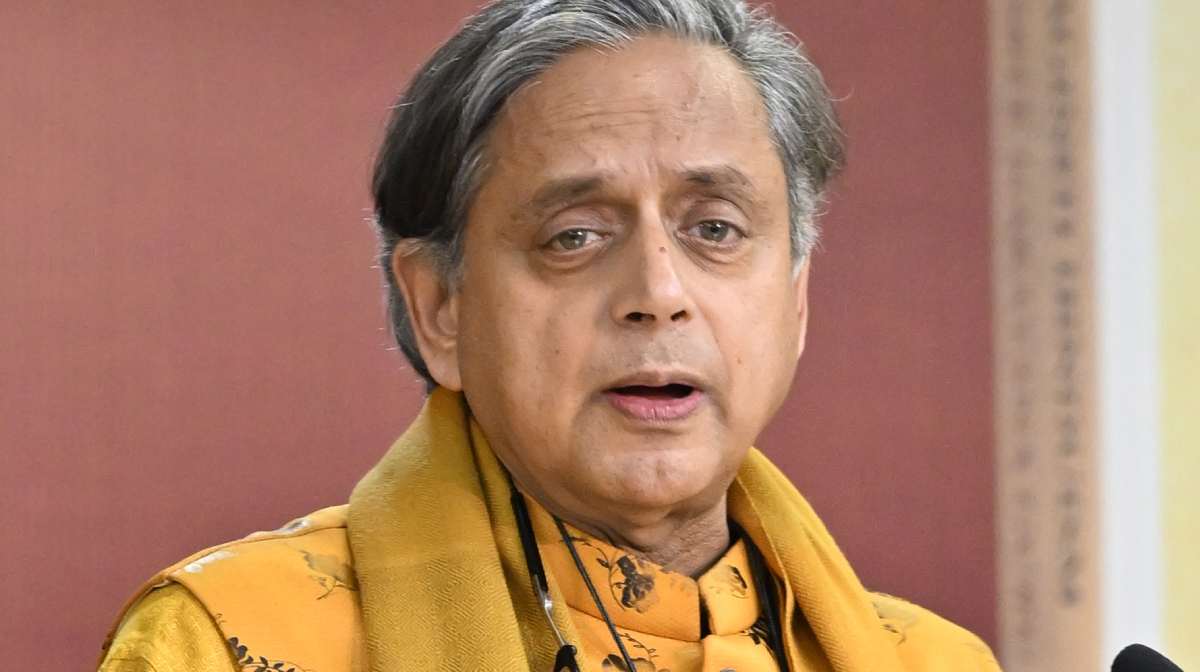 shashi-tharoor-mocks-pakistan-us-iran-mediation