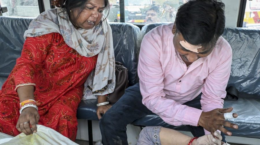 Jabalpur: Relatives of a victim in an ambulance after a cruise boat with 29 passengers and two crew members onboard overturned in the Bargi Dam due to a sudden storm, in Jabalpur district, Madhya Pradesh, Friday, May 1, 2026. The death toll rose to nine and five more persons were rescued after the incident. (PTI Photo)(PTI05_01_2026_000033A)