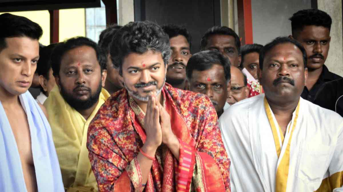 മൂകാംബികയിലെത്തി വിജയ് ...