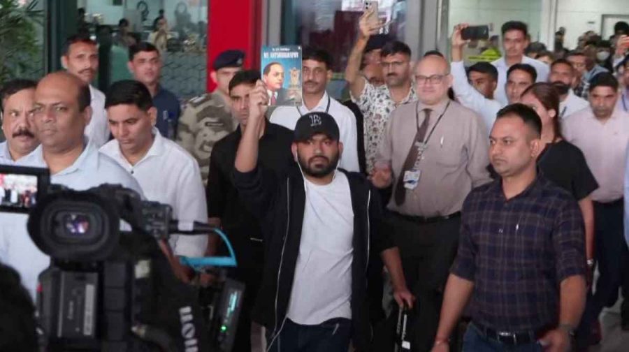 abhijit-dipke-jantar-mantar-demand-airport
