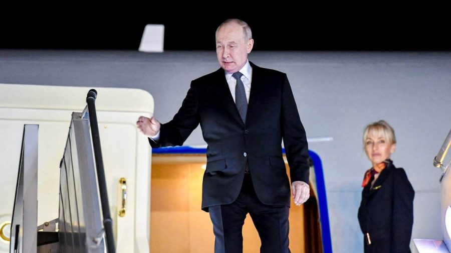 Russian President Vladimir Putin disembarks a plane upon his arrival to attend the BRICS Summit in New Delhi, India, September 11, 2026. India's Ministry of External Affairs/Handout via REUTERS THIS IMAGE HAS BEEN SUPPLIED BY A THIRD PARTY. NO ARCHIVES. NO RESALES.   
