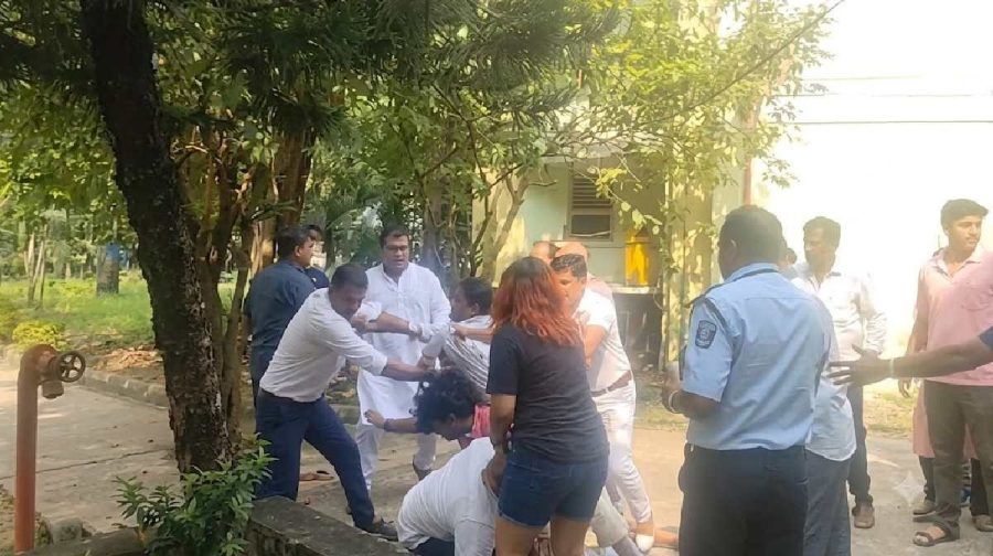 satyajit-ray-film-institute-student-protest