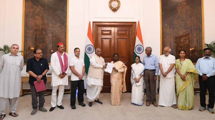india-bloc-meets-president-droupadi-murmu-voter-list-irregularities-rahul-gandhi