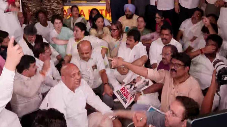 india-bloc-protest-delhi-vijay-chowk