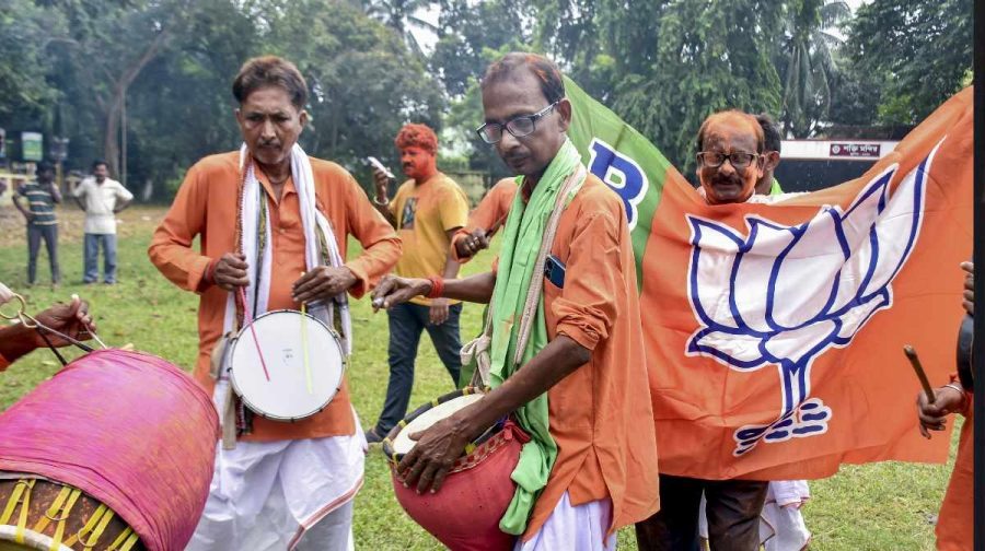 റജിനഗർ നിയമസഭാ ഉപതെരഞ്ഞെടുപ്പ് വിജയം ആഘോഷിക്കുന്ന ബിജെപി പ്രവർത്തകർ 