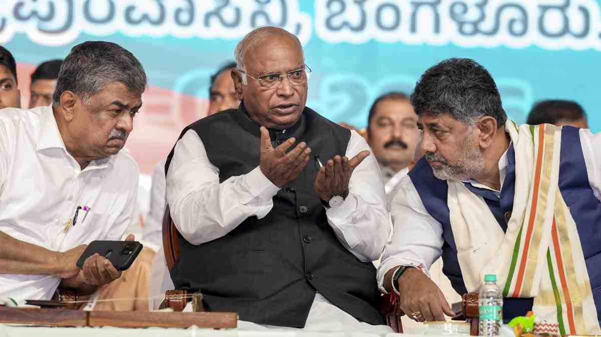 Bengaluru: Congress president Mallikarjun Kharge interacts with Karnataka Chief Minister DK Shivakumar and the newly-appointed Karnataka Pradesh Congress Committee (KPCC) president BK Hariprasad during the charge handover ceremony, in Bengaluru, Karnataka, Sunday, June 21, 2026. (PTI Photo/Shailendra Bhojak)(PTI06_21_2026_000493A)