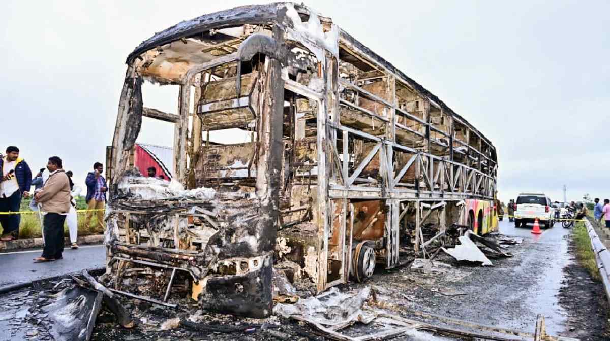 Exploding Bus ബസില് 46 ലക്ഷത്തിന്റെ 243 ഫോണുകൾ; എല്ലാംകൂടി പൊട്ടിത്തെറിച്ചു ...