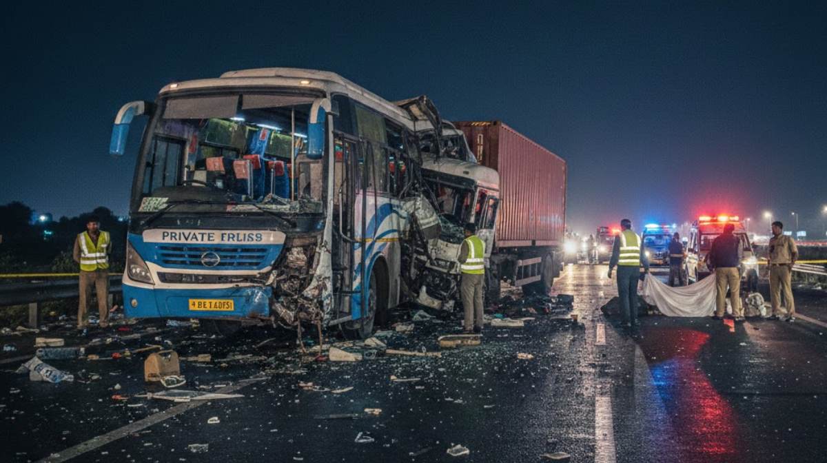 6 Killed as Speeding Truck Rams Into Bus on Yamuna Expressway ...