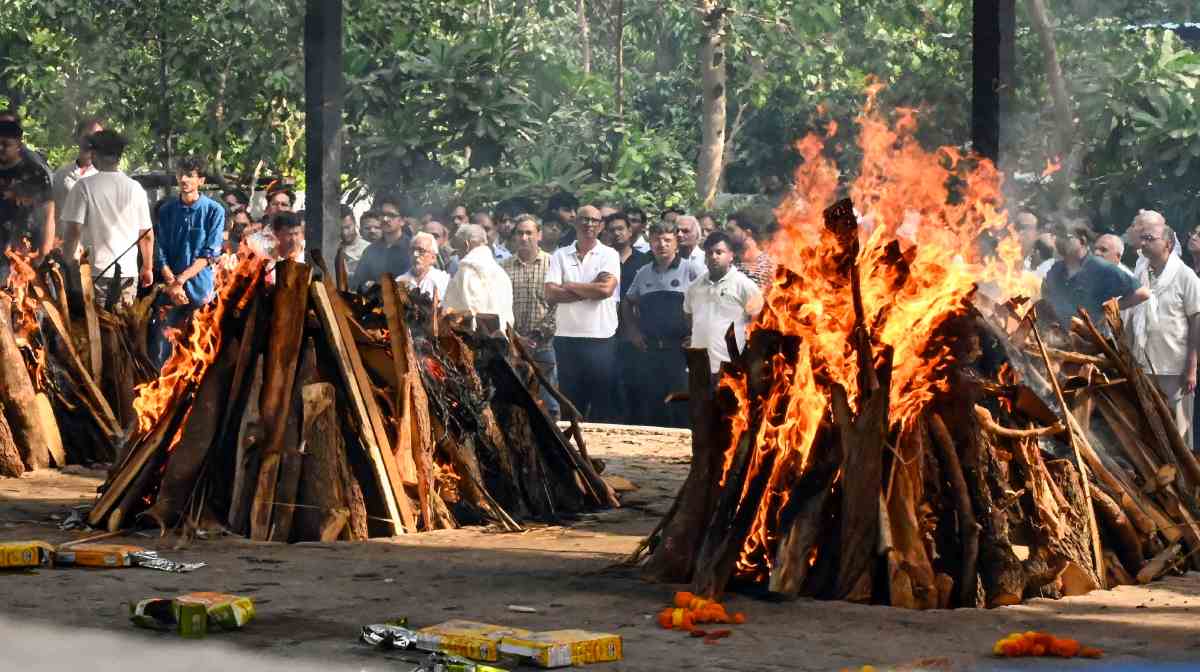 Image: Last rites of the Malviya Nagar fire incident victims being performed