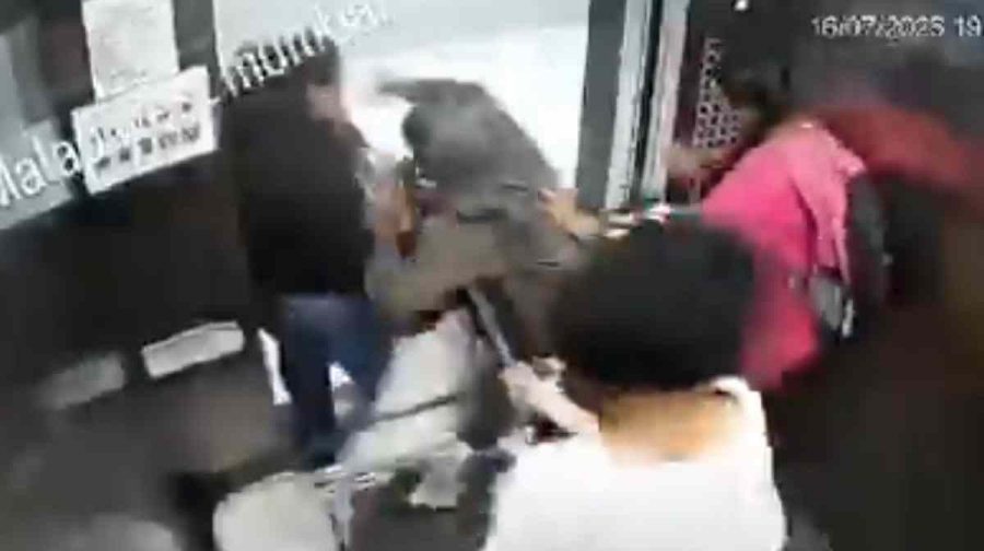mumbai-dog-attack-lift-cctv