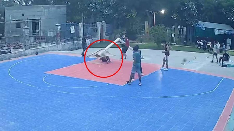 gurugram-basketball-pole-collapse
