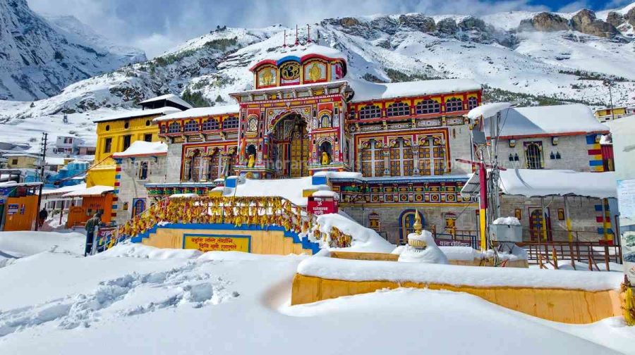 Chamoli: The Badrinath temple covered in snow after fresh snowfall, in Chamoli district, Uttarakhand, Saturday, Jan. 31, 2026. (PTI Photo)(PTI01_31_2026_000071B)