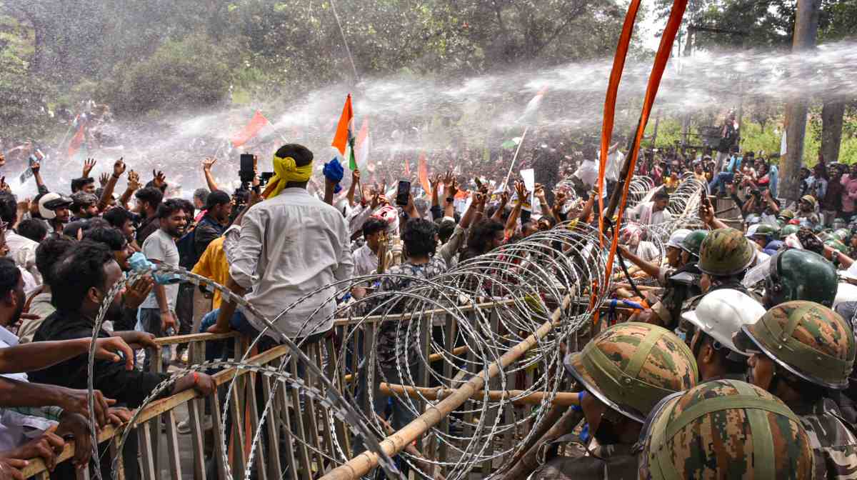 Ranchi: Water conons being used on people marching towards Jharkhand Assembly amid a protest over alleged irregularities in the 14th JPSC examination, JSSC-CGL and other recruitment tests, demanding resignation of Jharkhand Chief Minister Hemant Soren and CBI probe on paper leaks, in Ranchi, Jharkhand, Monday, Aug. 10, 2026. (PTI Photo)(PTI08_10_2026_000121B)