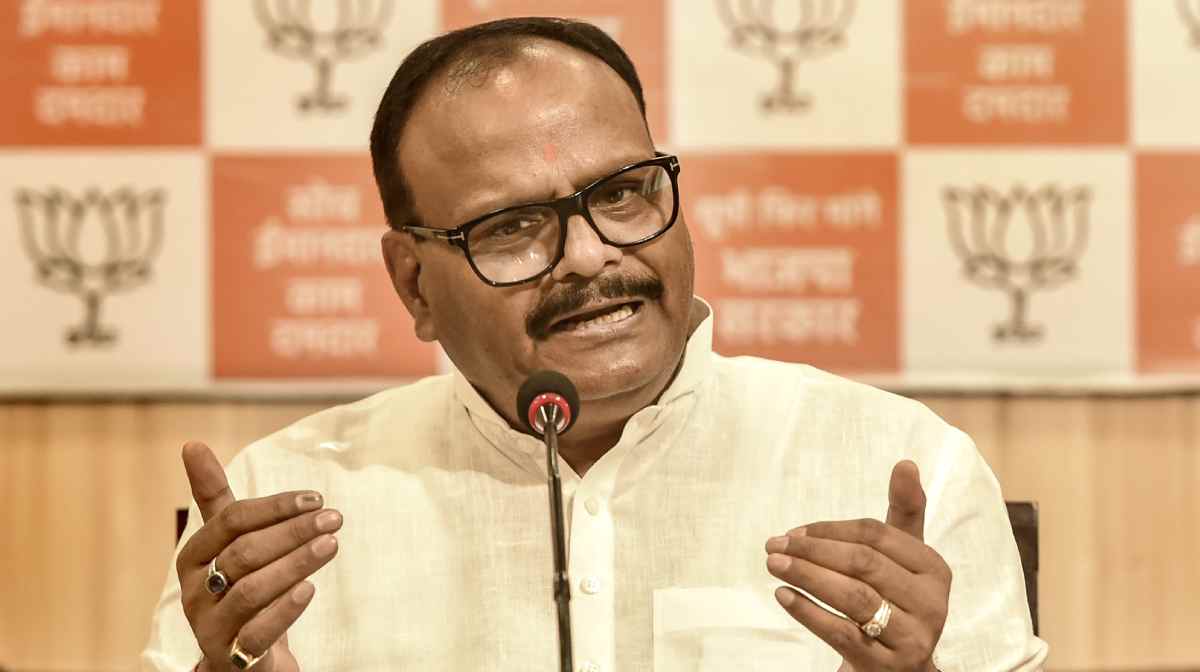 up-deputy-cm-brajesh-pathak-taxi-driving-remark-unemployment