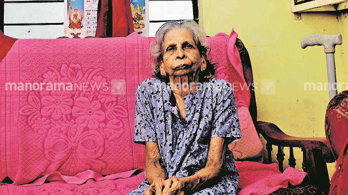 vs-achuthanandan-sister-aazhikkutty