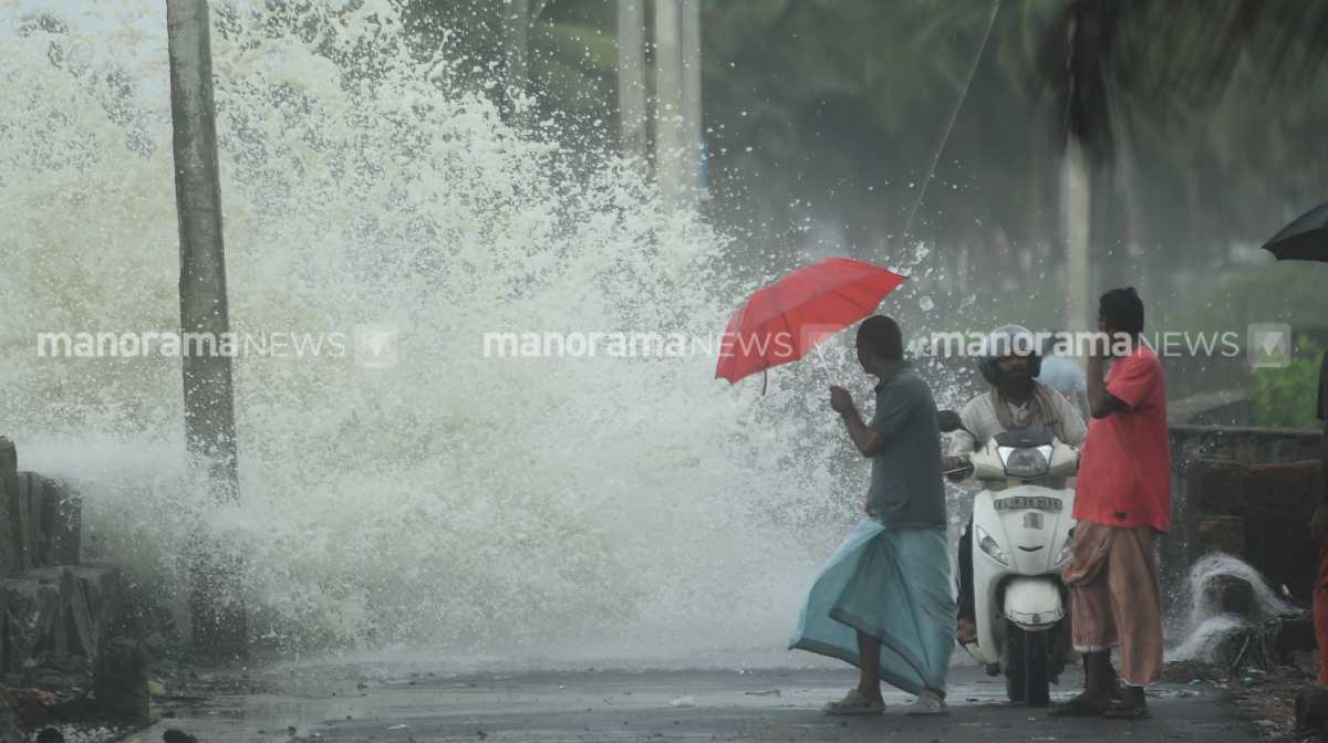 kerala-rain-sea