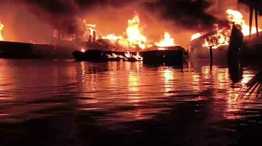 kollam-boat-fire